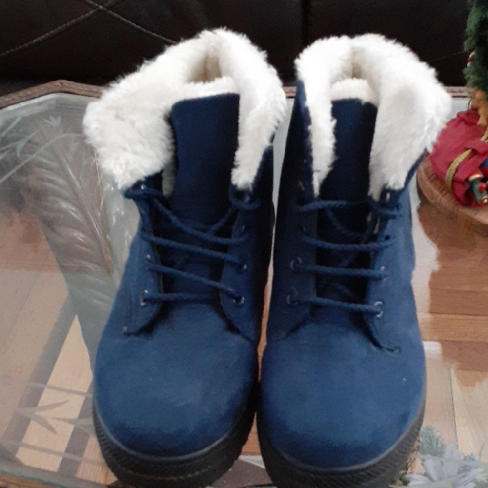 Like new navy blue suede boots fully lined size 6